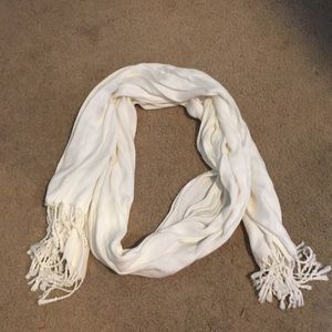 Very soft white scarf!
